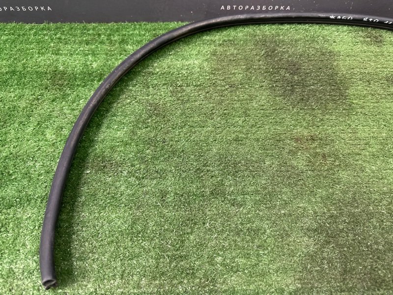 Уплотнитель жабо Kia Rio 4 2018