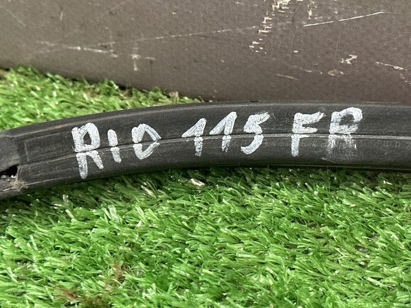 Уплотнитель двери Kia Rio 4 2018