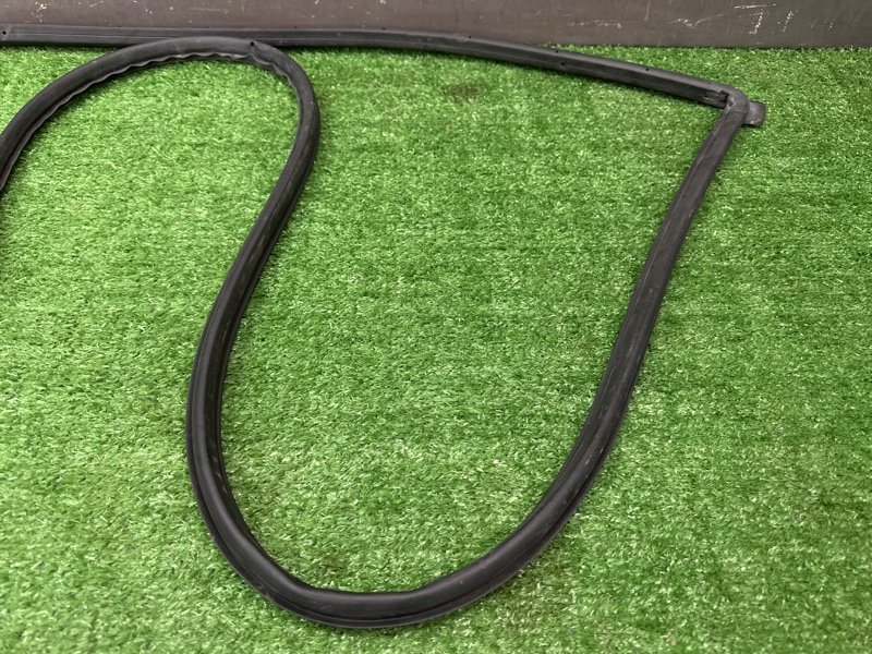 Уплотнитель двери Kia Rio 4 2018