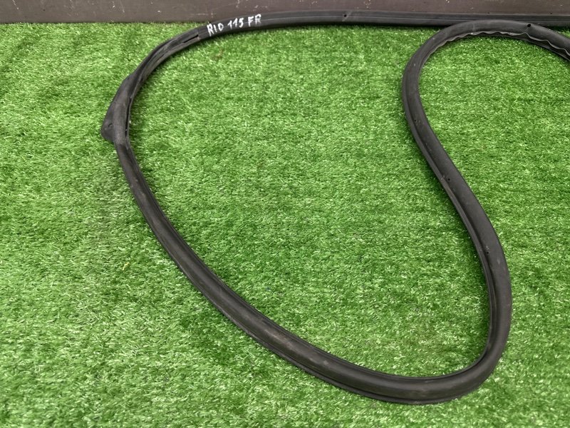 Уплотнитель двери Kia Rio 4 2018