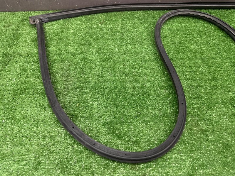 Уплотнитель двери Kia Rio 4 2018