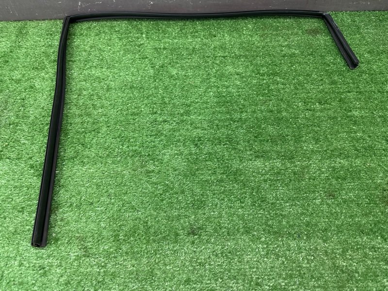 Уплотнитель стекла направляющий Kia Rio 4 2018