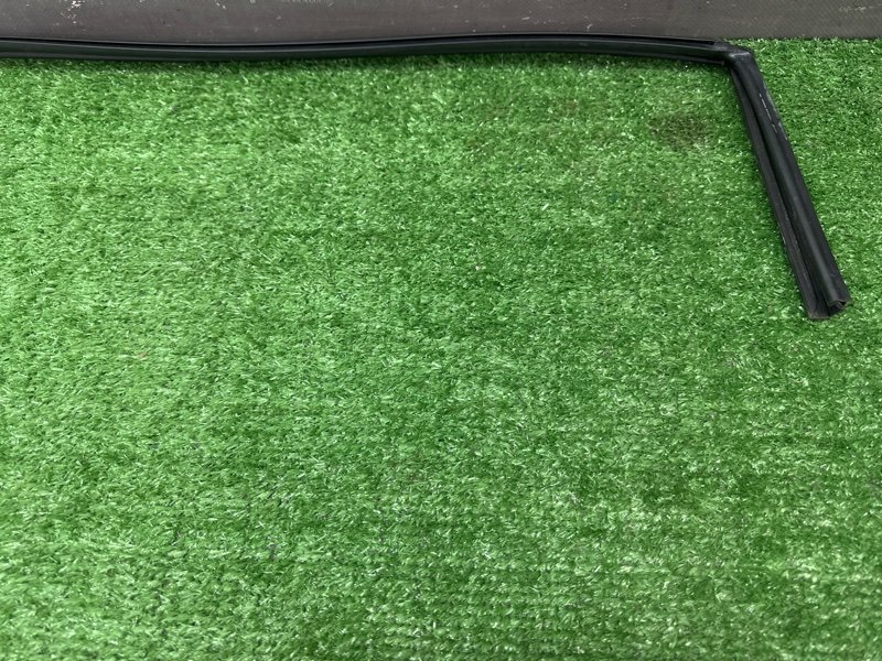 Уплотнитель стекла направляющий Kia Rio 4 2018