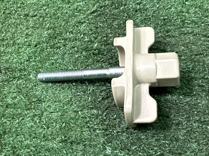 Болт крепления запасного колеса Kia Rio 4 2018