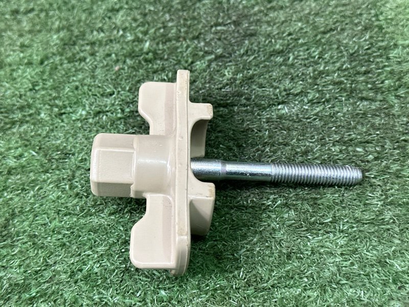 Болт крепления запасного колеса Kia Rio 4 2018