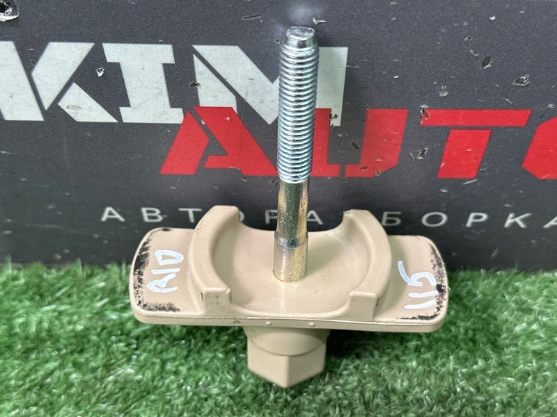 Болт крепления запасного колеса Kia Rio 4 2018