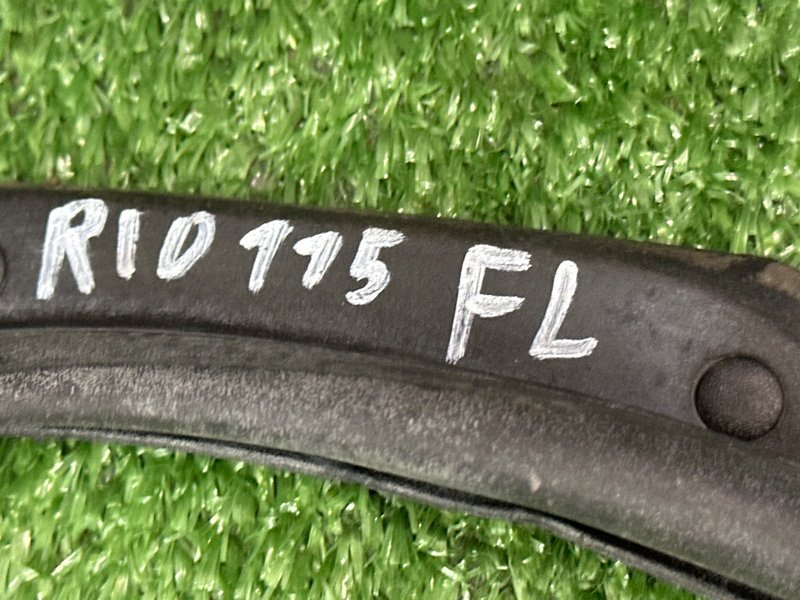 Уплотнитель двери Kia Rio 4 2018