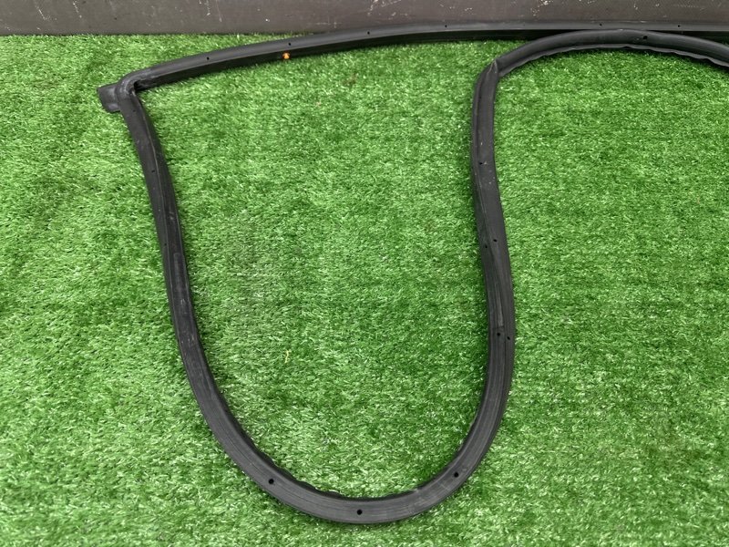 Уплотнитель двери Kia Rio 4 2018