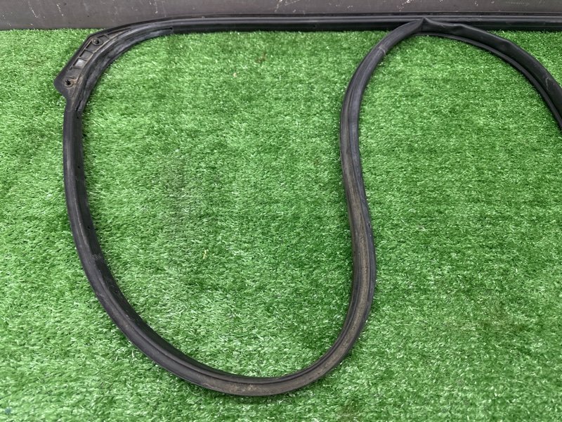 Уплотнитель двери Kia Rio 4 2018