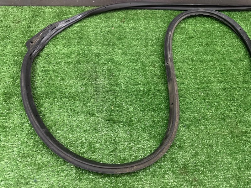 Уплотнитель двери Kia Rio 4 2018