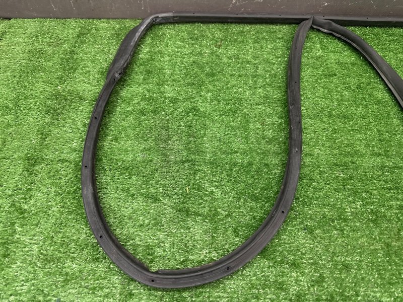 Уплотнитель двери Kia Rio 4 2018