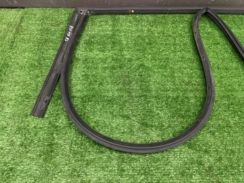 Уплотнитель двери Kia Rio 4 2018