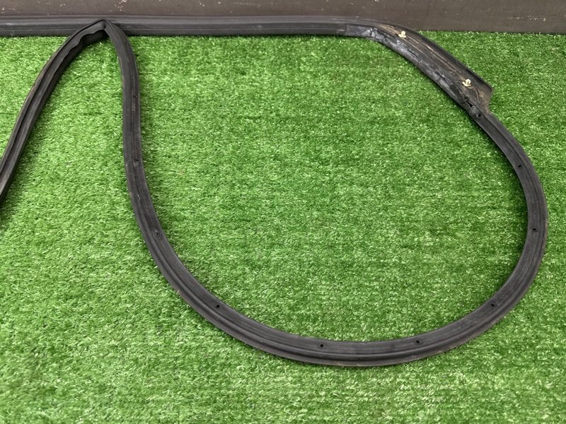 Уплотнитель двери Kia Rio 4 2018