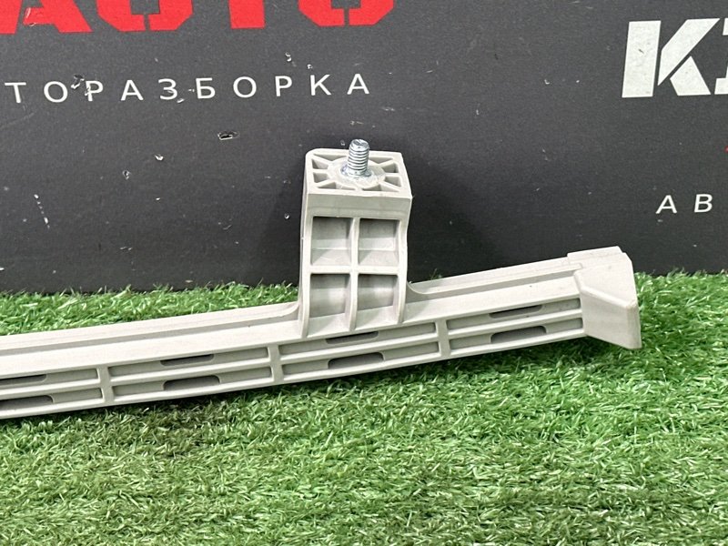 Направляющая стекла двери Kia Rio 4 2018