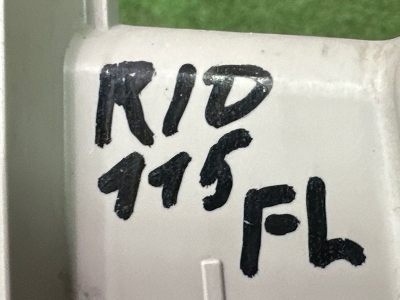 Направляющая стекла двери Kia Rio 4 2018