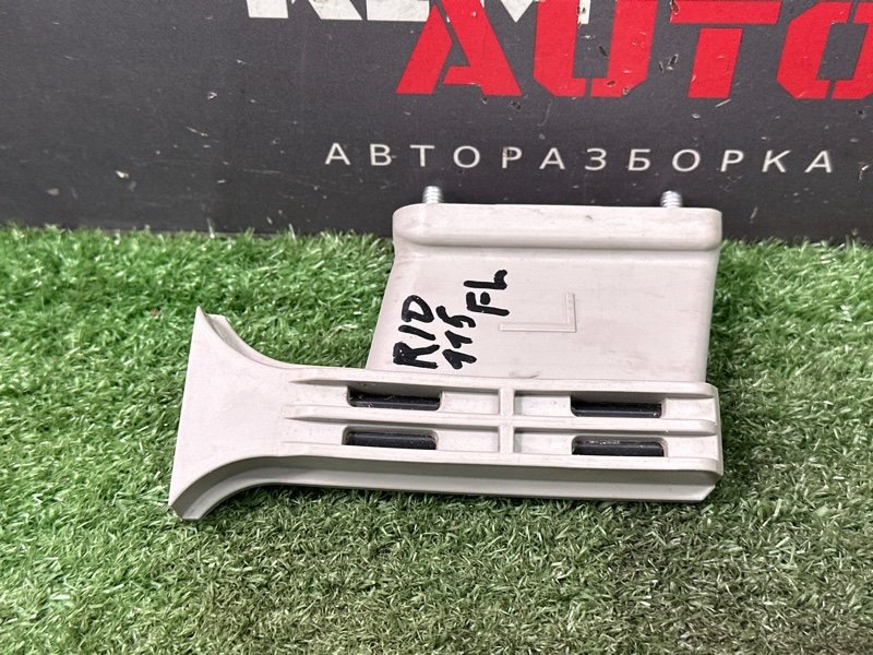 Направляющая стекла двери Kia Rio 4 2018