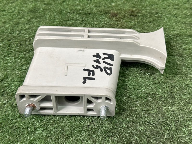 Направляющая стекла двери Kia Rio 4 2018