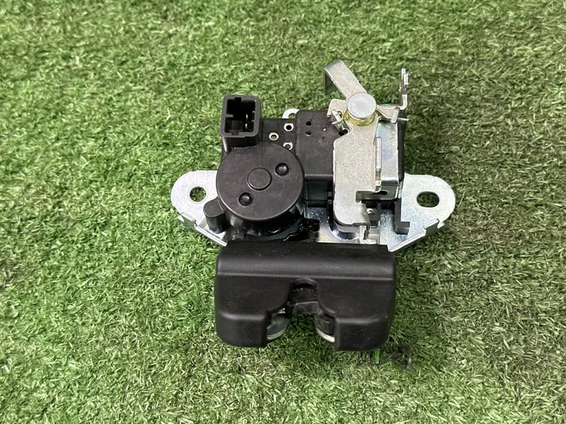 Замок крышки багажника Kia Rio 4 2018