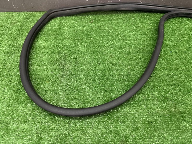 Уплотнитель проема двери Kia Rio 4 2018