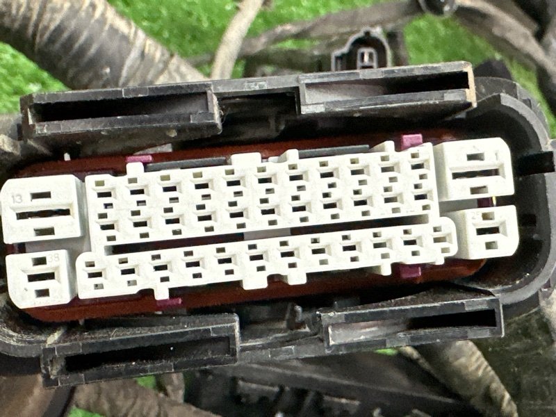 Проводка моторного отсека с блоком предохранителей Kia Rio 4 2018