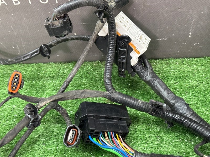 Проводка моторного отсека с блоком предохранителей Kia Rio 4 2018
