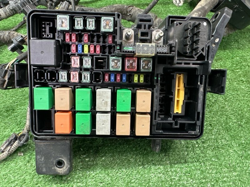 Проводка моторного отсека с блоком предохранителей Kia Rio 4 2018