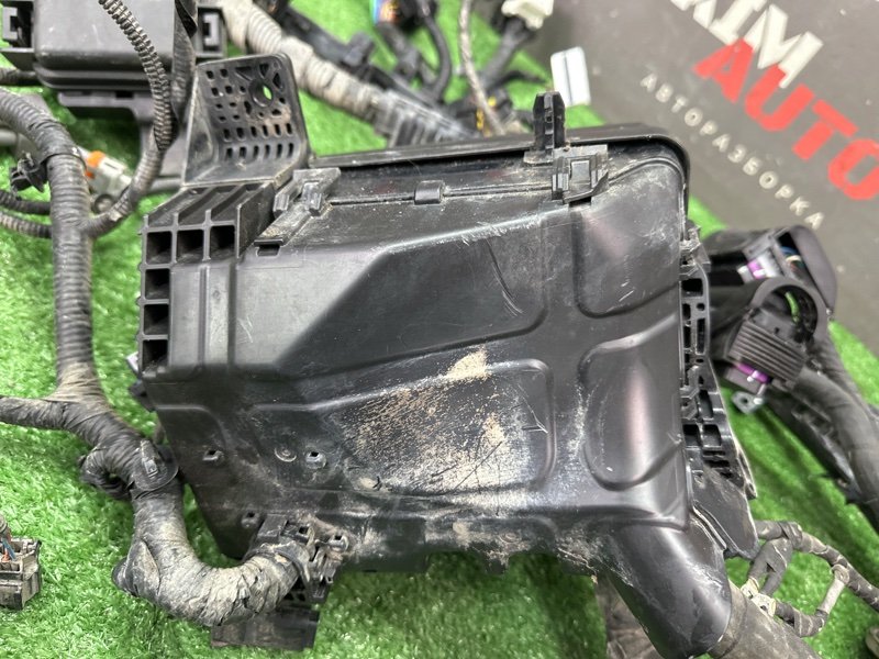 Проводка моторного отсека с блоком предохранителей Kia Rio 4 2018