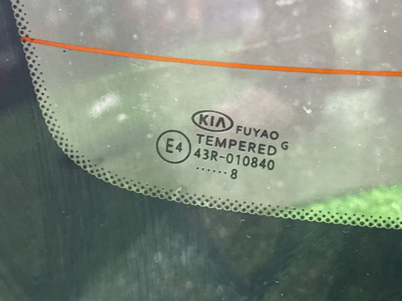 Стекло заднее с обогревом Kia Rio 4 2018