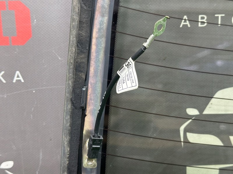 Стекло заднее с обогревом Kia Rio 4 2018