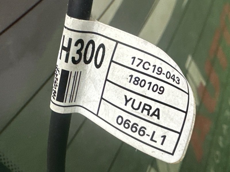 Стекло заднее с обогревом Kia Rio 4 2018