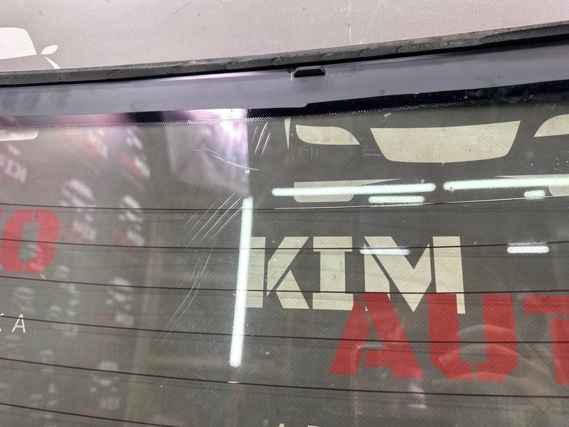 Стекло заднее с обогревом Kia Rio 4 2018