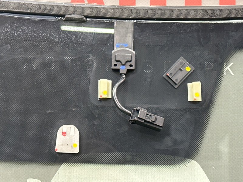 Стекло лобовое с обогревом Kia Rio 4 2018