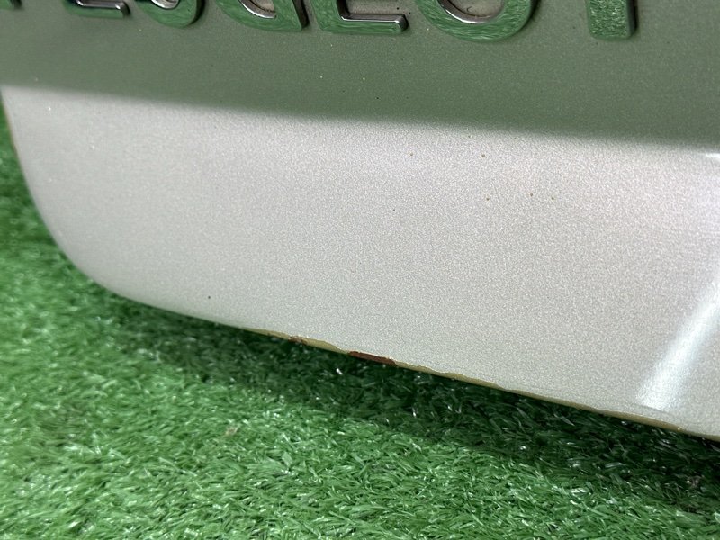 Крышка багажника Peugeot 407