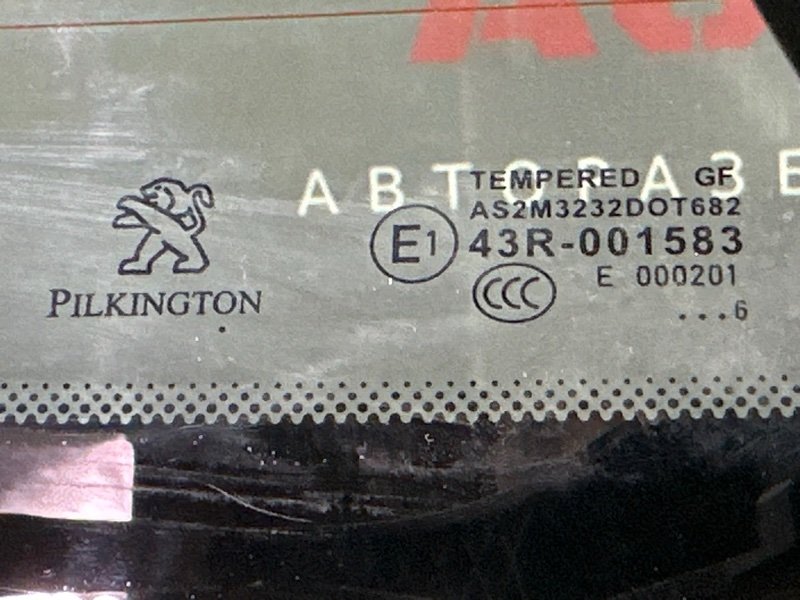 Крышка багажника Peugeot 208