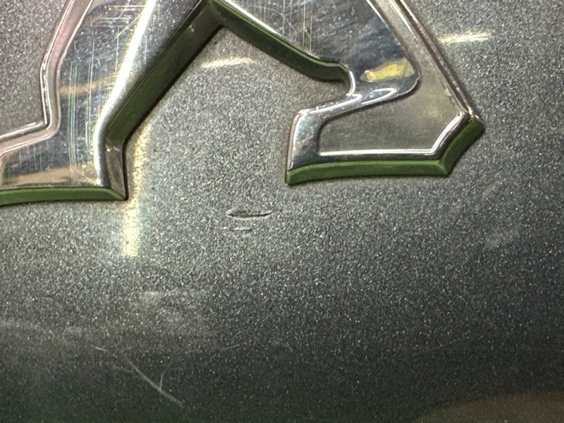 Крышка багажника Peugeot 208