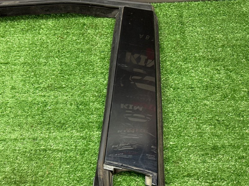 Уплотнитель стекла направляющий Ford Focus 3