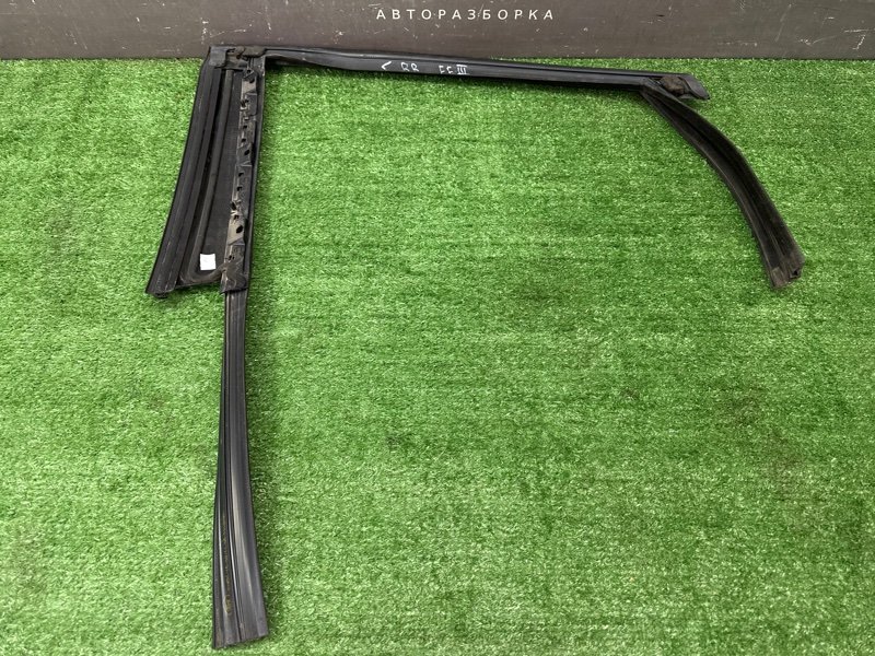Уплотнитель стекла направляющий Ford Focus 3