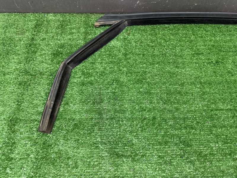 Уплотнитель стекла направляющий Ford Mondeo 4