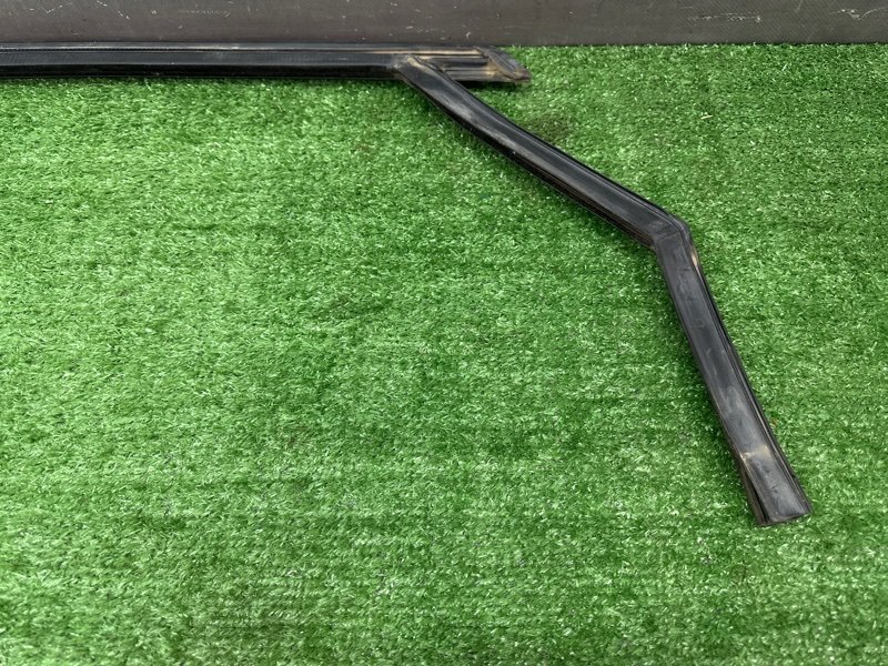 Уплотнитель стекла направляющий Ford Mondeo 4