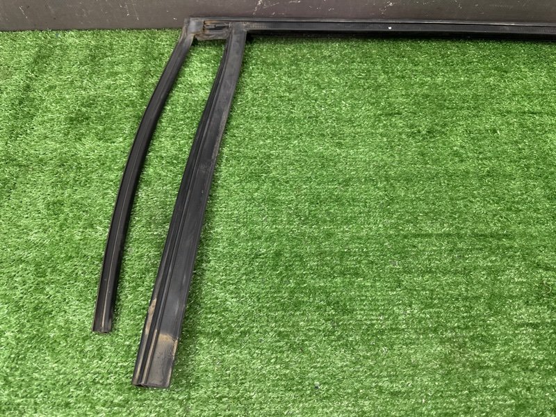 Уплотнитель стекла направляющий Ford Mondeo 4