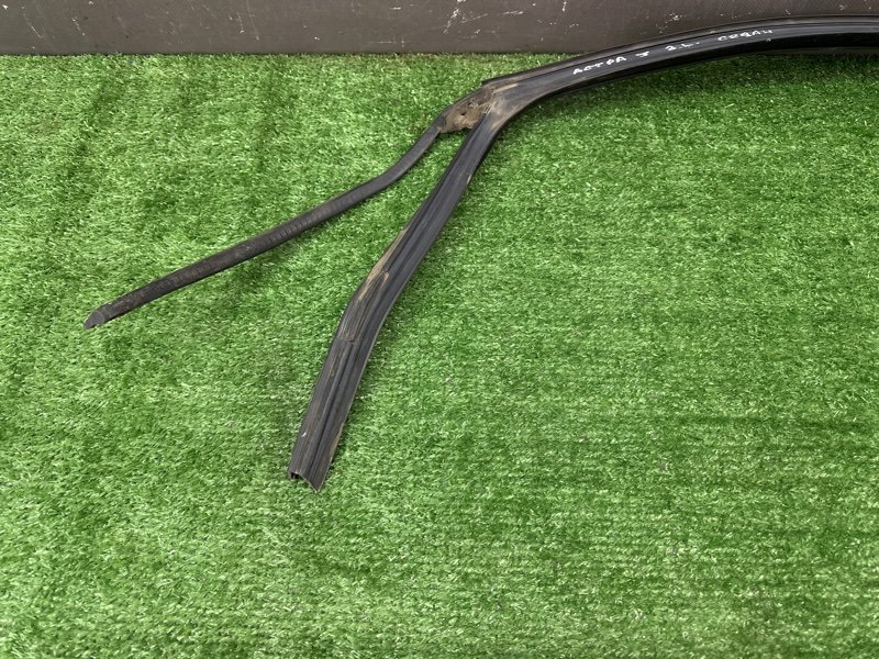 Уплотнитель стекла направляющий Opel Astra J