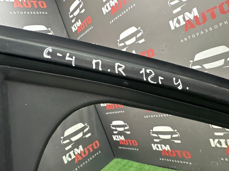 Уплотнитель стекла направляющий Citroen C 4