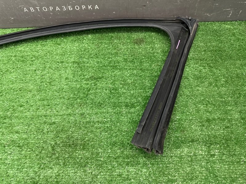 Уплотнитель стекла направляющий Citroen C 4