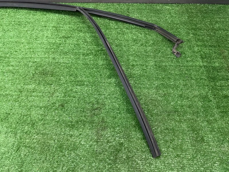 Уплотнитель стекла направляющий Citroen C 4