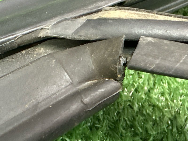 Уплотнитель стекла направляющий Citroen C 4