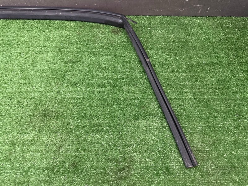 Уплотнитель стекла направляющий Chevrolet Lacetti J200