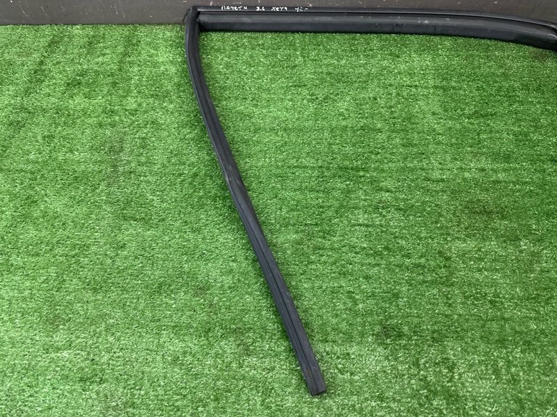 Уплотнитель стекла направляющий Chevrolet Lacetti J200