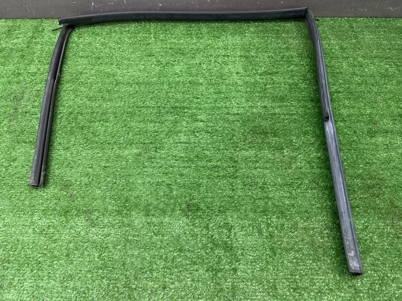 Уплотнитель стекла направляющий Chevrolet Lacetti J200