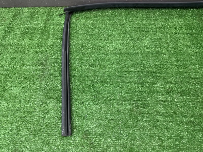 Уплотнитель стекла направляющий Chevrolet Lacetti J200