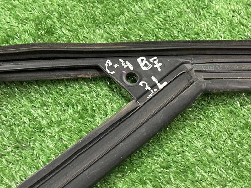 Уплотнитель стекла направляющий Citroen C 4